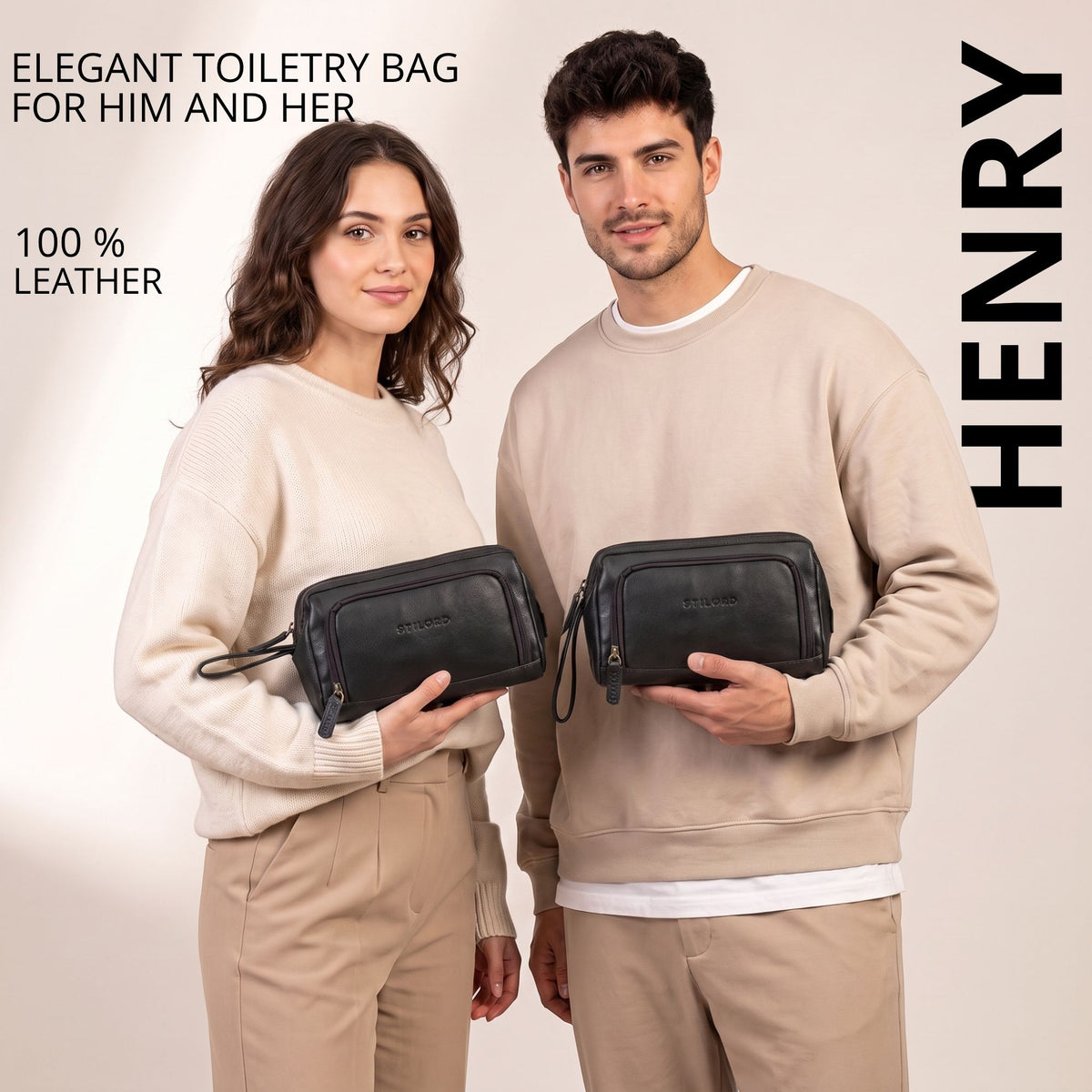 Toilettas van zwart leer, frontzicht met STILORD-reliëf, in handen van man en vrouw
